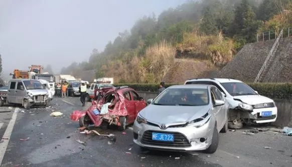 假期高速行駛攻略，看一遍絕對(duì)平安！