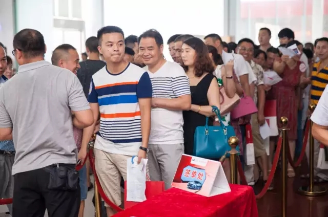 熱情參與我們現(xiàn)場(chǎng)游戲的貴賓 熱情參與我們現(xiàn)場(chǎng)游戲的貴賓