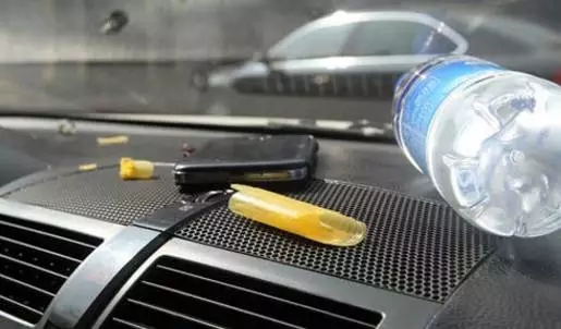【天嬌用車學(xué)】暴曬后的汽車究竟有多毒？超乎你想象