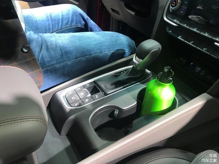 日內(nèi)瓦車(chē)展：實(shí)拍現(xiàn)代全新格越，追求實(shí)用性的SUV