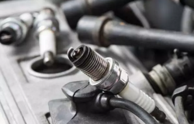 火花塞為什么一換就是4個(gè)？只換一個(gè)不行嗎