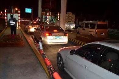 假期高速行駛攻略，看一遍絕對(duì)平安！